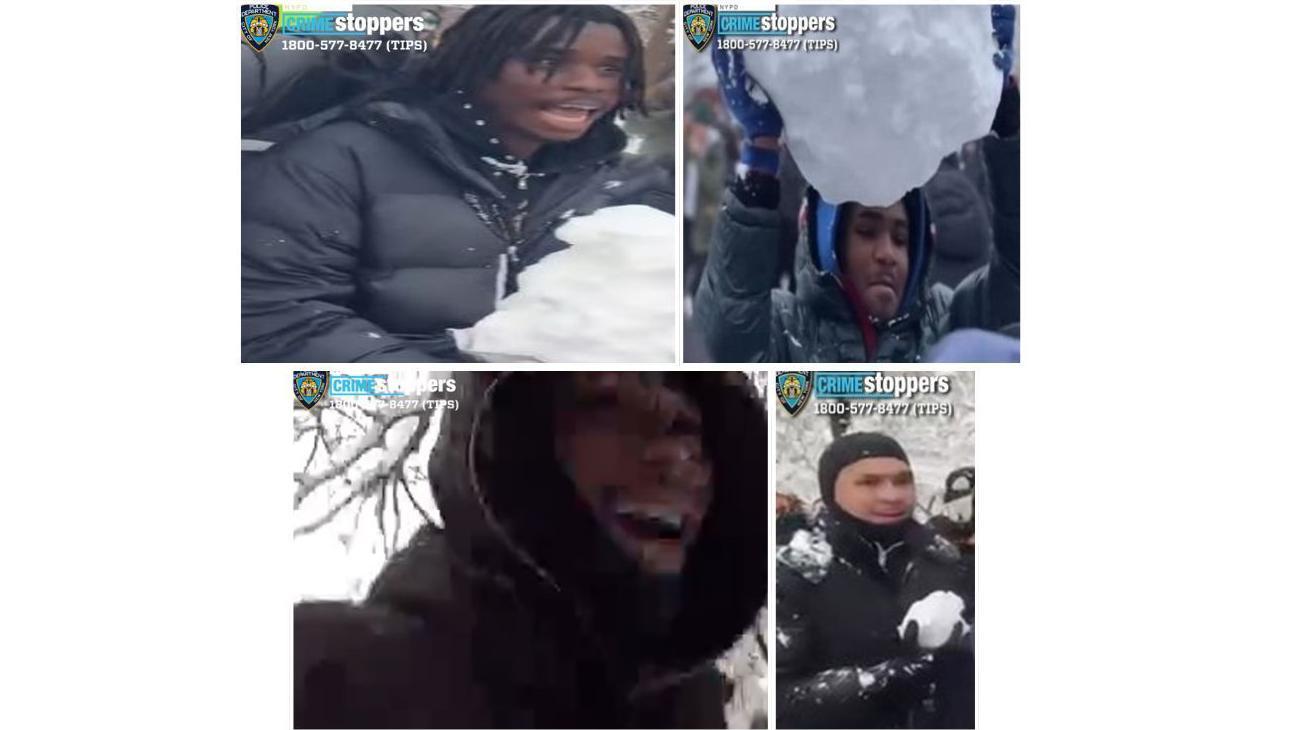 Njujorška policija objavila je četiri fotografije muškaraca za koje tvrdi da su učestvovali u napadu na policajce