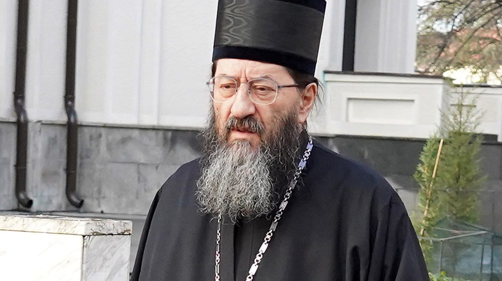 Danas saznaje: Vladika Teodosije bio protiv smene Justina, "Crveni kosovski božur" suspendovanom episkopu 15