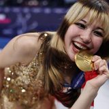 Šljokice, Dona Samer i vatra na ledu: Američka klizačica Liu olimpijska šampionka 5