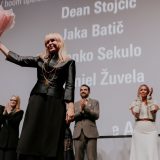 Ovacije Anici Dobri i ekipi filma „Belo se pere na devedeset“ na BFF: Priča o životu koji se istovremeno preživljava i promašuje 12