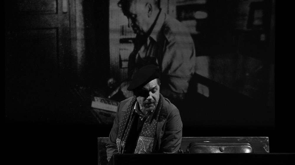 Egonov spomenik Ćopiću: Glumački podvig Nebojše Milovanovića krunisan ovacijama za „Baštu sljezove boje” 1