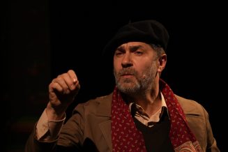 Egonov spomenik Ćopiću: Glumački podvig Nebojše Milovanovića krunisan ovacijama za „Baštu sljezove boje” 2