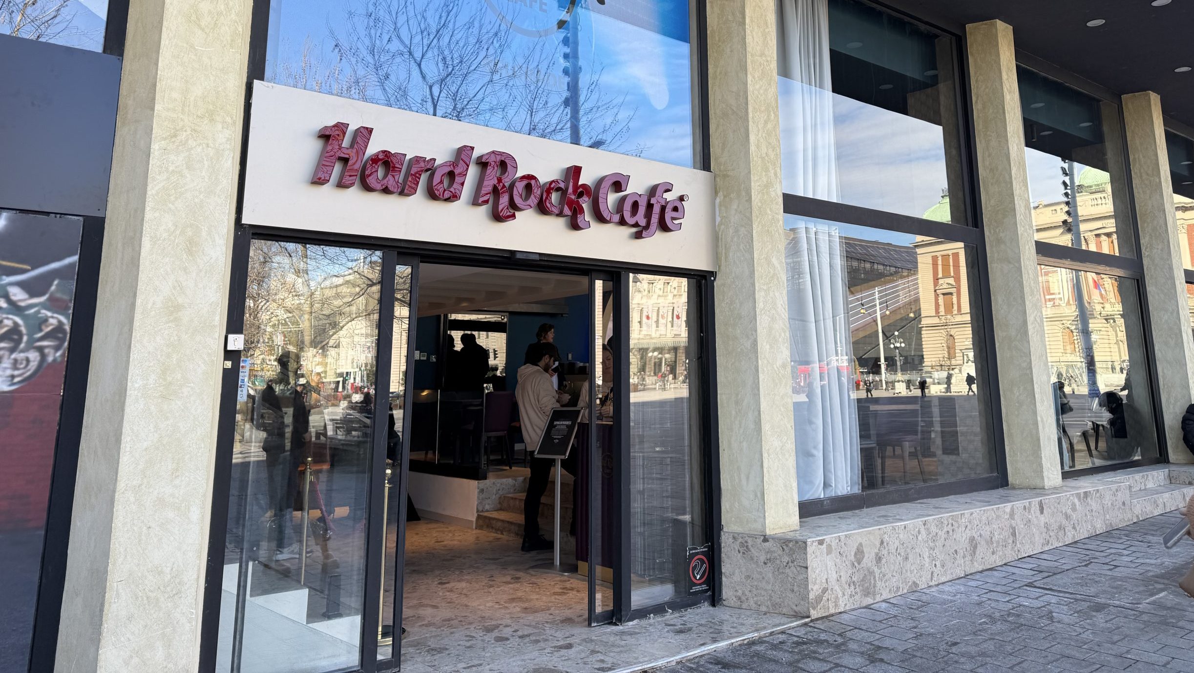 U Beogradu se otvara prvi Hard Rock Cafe: Tačan datum još ne znamo, ali smo zavirili unutra pre svih 2 U Beogradu se otvara prvi Hard Rock Cafe: Tačan datum još ne znamo, ali smo zavirili unutra pre svih 2