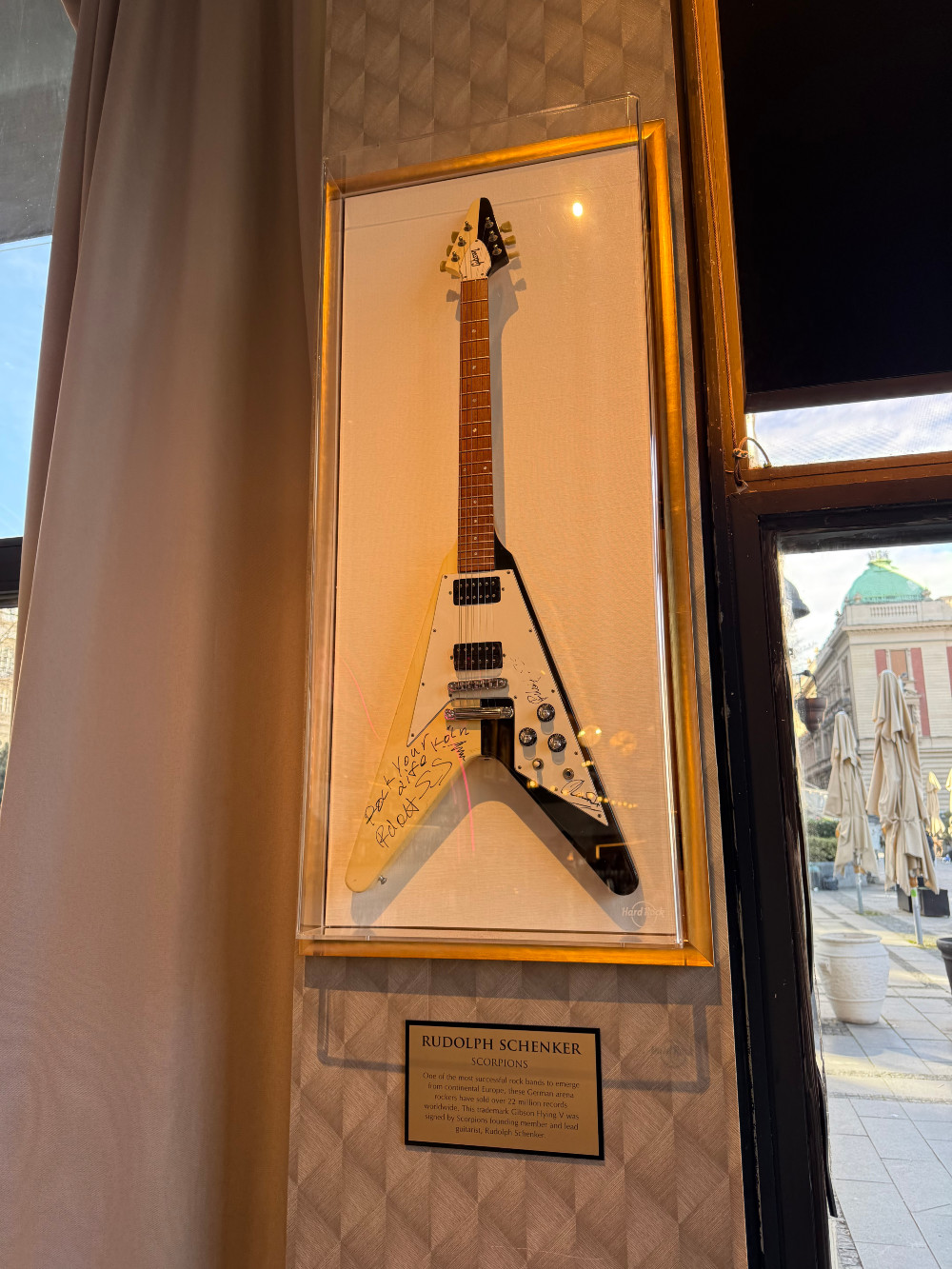 U Beogradu se otvara prvi Hard Rock Cafe: Tačan datum još ne znamo, ali smo zavirili unutra pre svih 3 U Beogradu se otvara prvi Hard Rock Cafe: Tačan datum još ne znamo, ali smo zavirili unutra pre svih 3