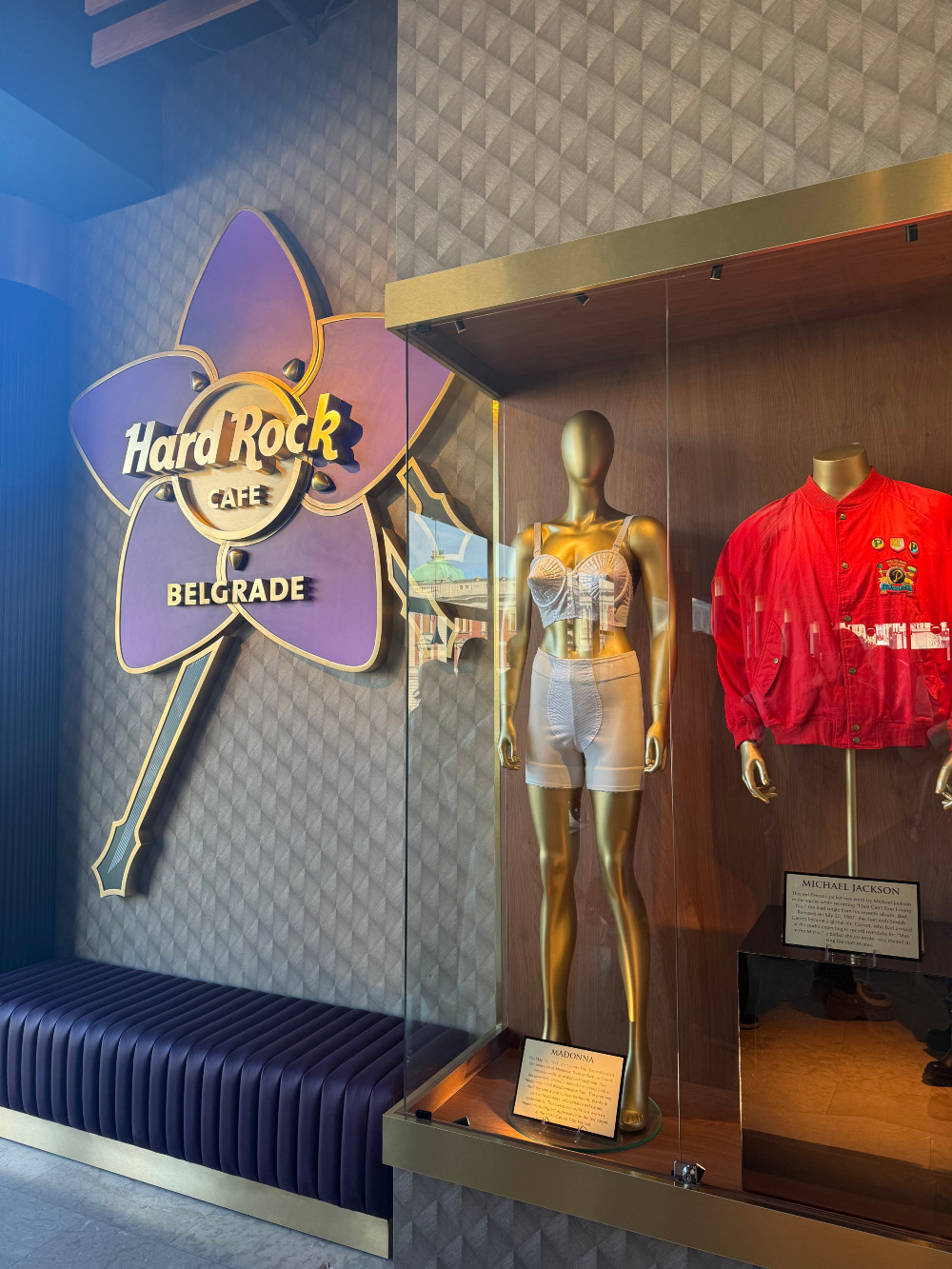 U Beogradu se otvara prvi Hard Rock Cafe: Tačan datum još ne znamo, ali smo zavirili unutra pre svih 4 U Beogradu se otvara prvi Hard Rock Cafe: Tačan datum još ne znamo, ali smo zavirili unutra pre svih 4