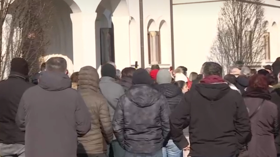 Vernici se okupili u Kraljevu kako bi podržali mitropolita Justina: Delagacija SPC kontroliše Eparhiju žičku 7