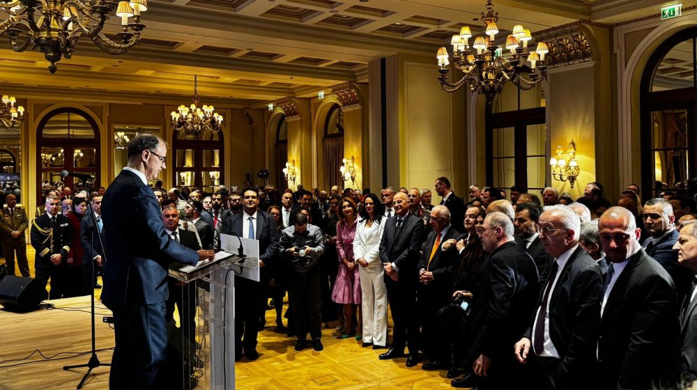 Ko je sve bio na svečanom prijemu u Atini povodm Dana državnosti? 1