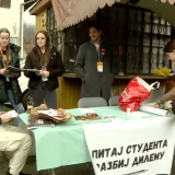 (VIDEO) Snimaju, prete, dobacuju: Nepoznate osobe provociraju studente koji su u poseti selu Darosava 6