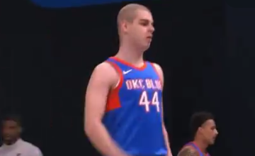 Fenomenalno: Zaigrao Nikola Topić i odmah je počeo da deli asistencije (VIDEO) 7