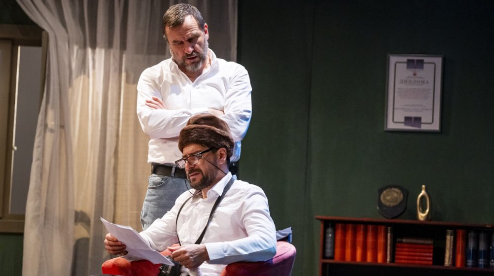 Neverovatno da je za 40 godina odnos DB -a prema piscima i umetnicima ostao isti: Premijera "Profesionalca", kultnog dela Dušana Kovačevića, večeras u Zvezdara teatru 8