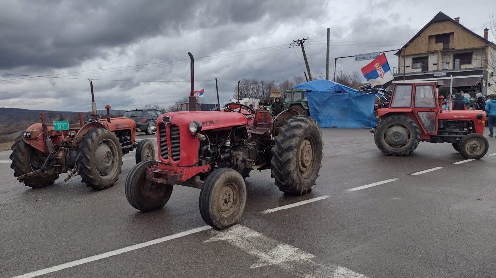 „Mangupi” iz redova „pijanih milionera”: Ko stvarno nosi "rolekse" - poljoprivrednici ili vlast? 1