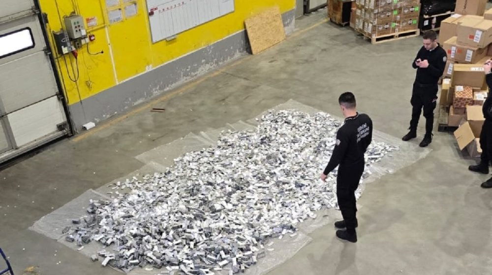 U magacinu kurirske službe u pošiljkama pronađeno više od milion tableta lekova za smirenje 10