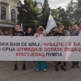 Neće vam proći, Stevan nije sam: Kragujevački zborovi pozvali na protest zbog razbijanja automobila aktivisti Mihajloviću 3