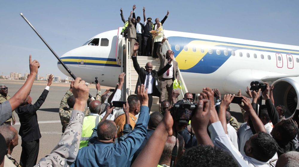 Znak smirivanja u Sudanu: Posle tri godine sleteo putnički avion, dočekan s oduševljenjem 10