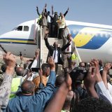 Znak smirivanja u Sudanu: Posle tri godine sleteo putnički avion, dočekan s oduševljenjem 6