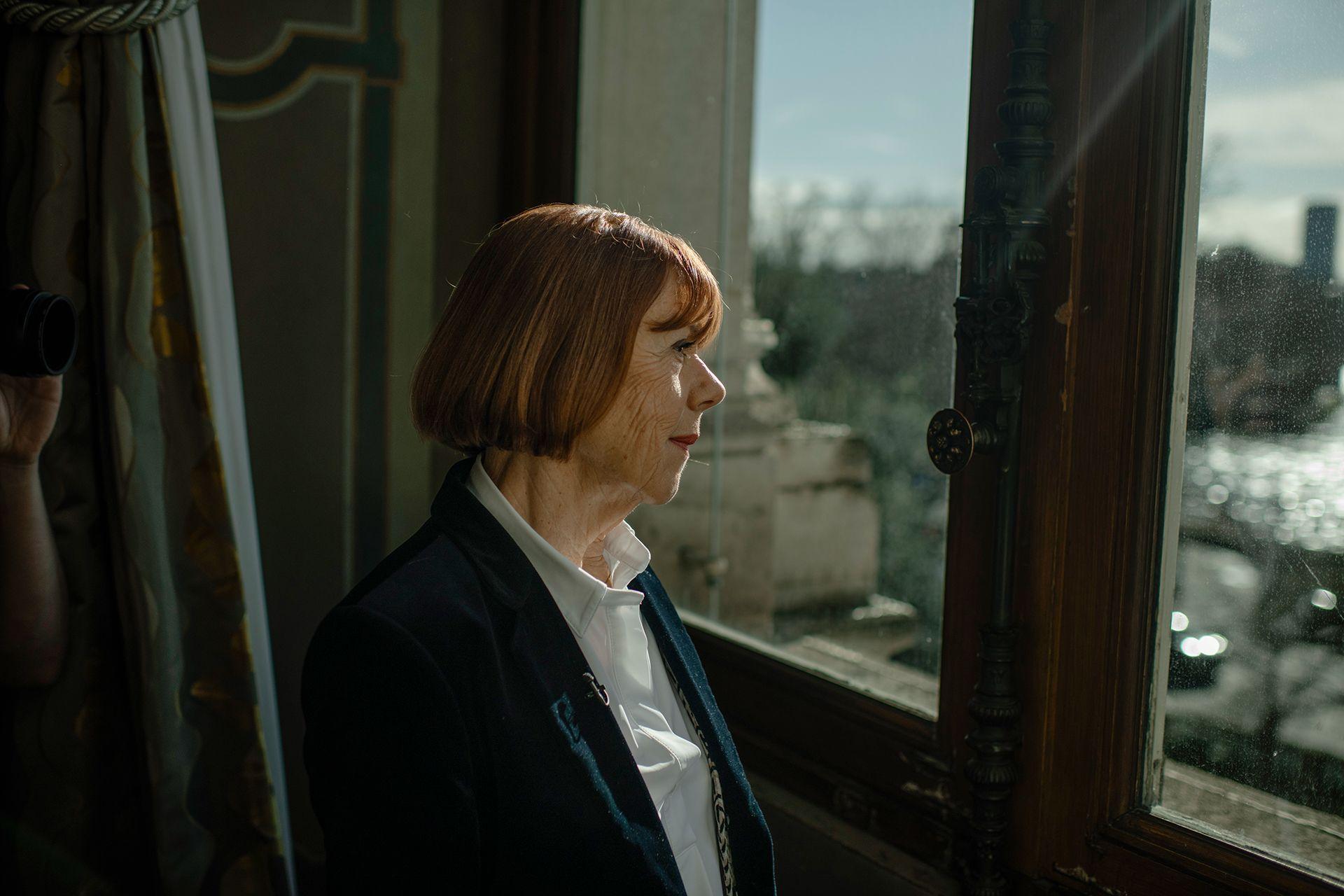 Žizel Peliko za BBC: Bila sam skrhana užasima, ali ne osećam bes 4 Žizel Peliko gleda kroz prozor