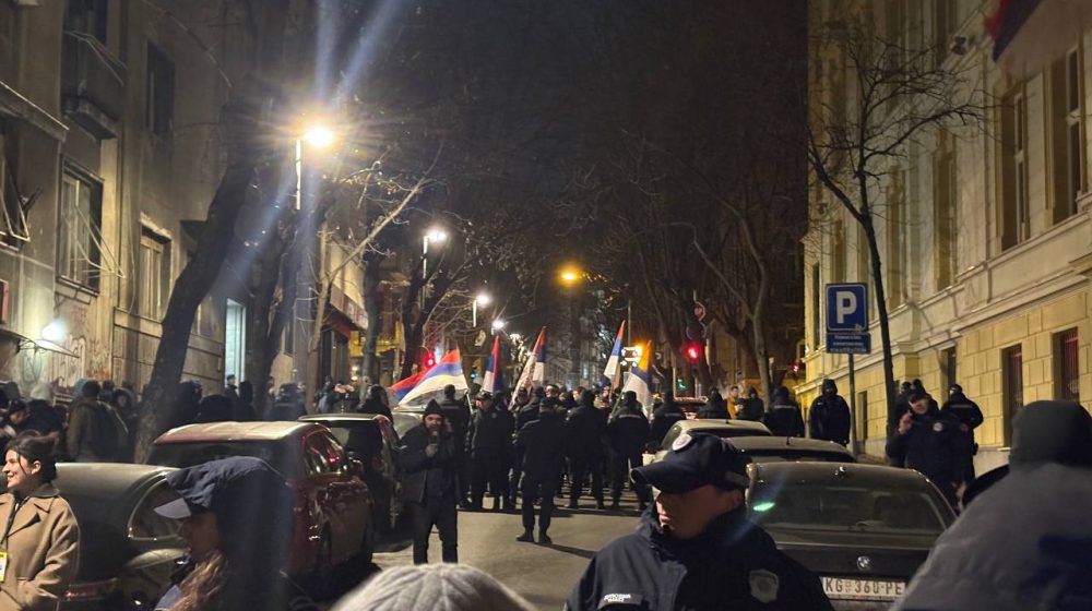 Dva kordona policije razdvajaju fašite i antifašiste u centru Beograda 1