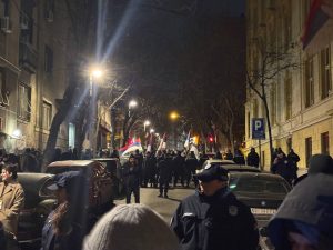 Dva policijska kordona razdvajaju fašiste i antifašiste u centru Beograda 2