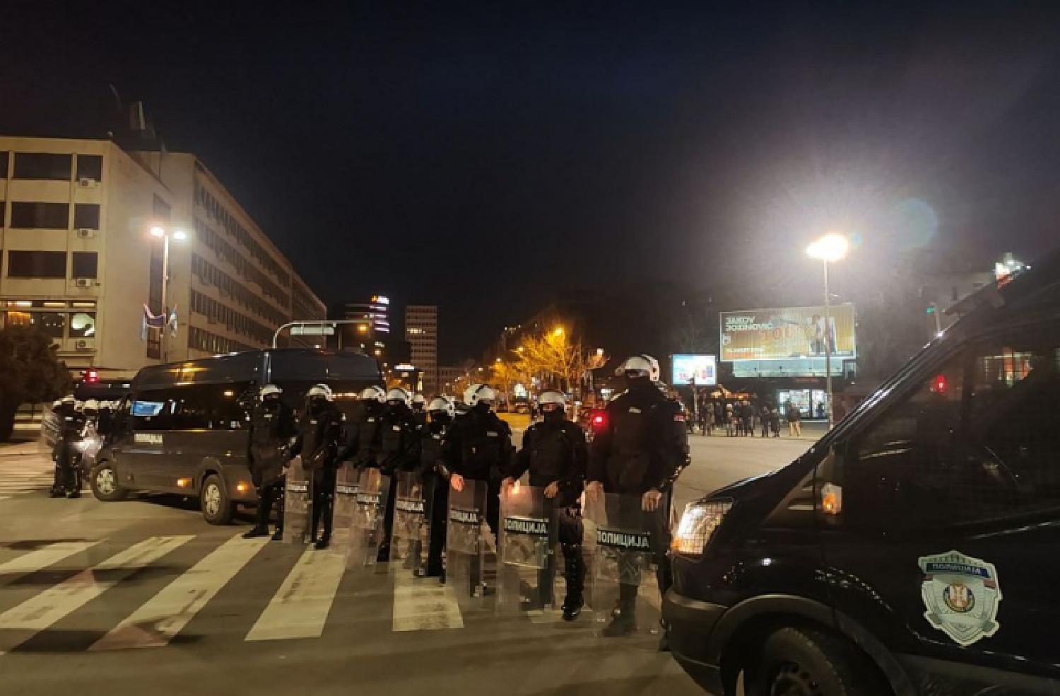 protest u Novom Sadu i incidenti, policijski kordon u novom sadu