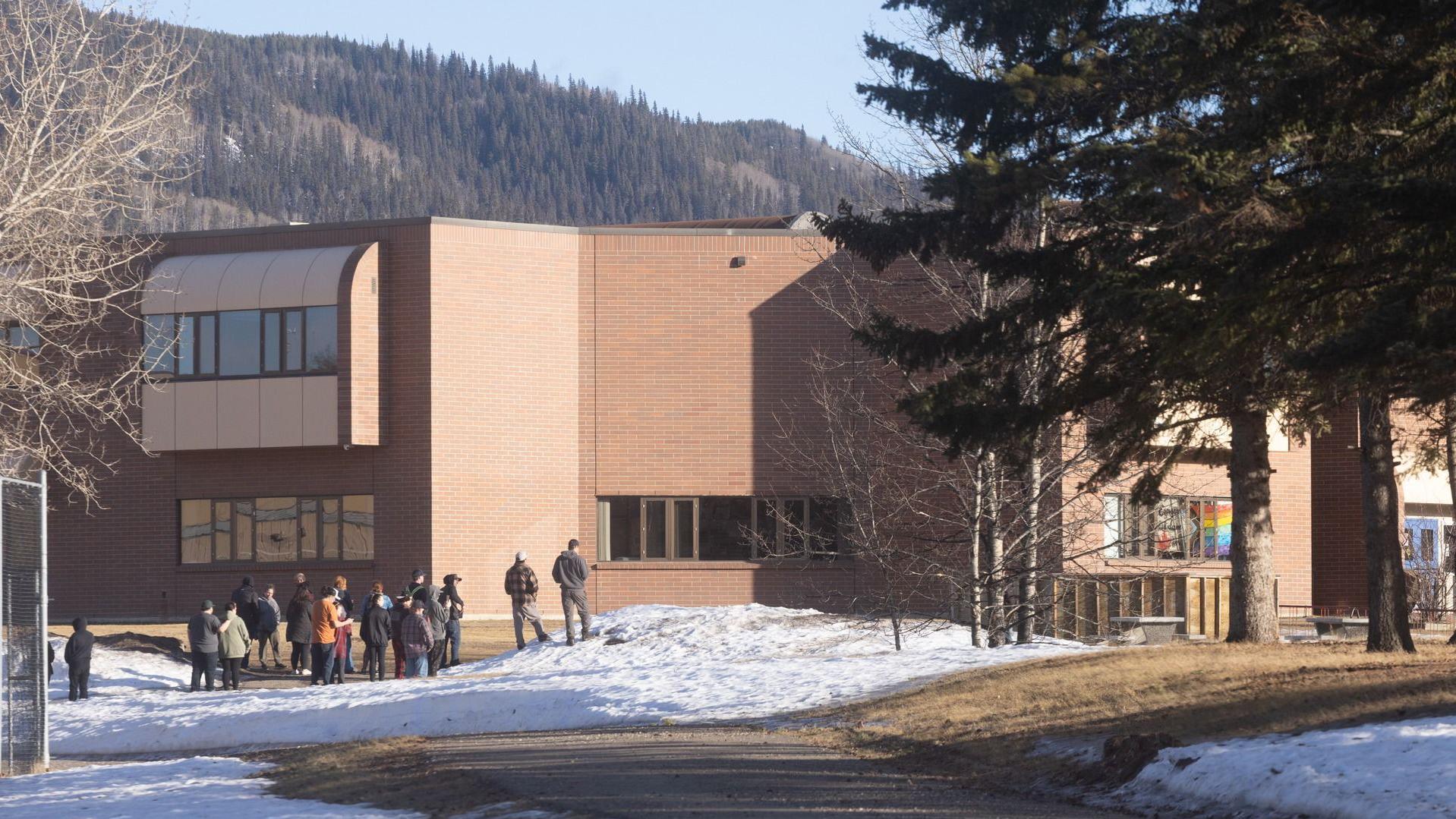 Osamnaestogodišnjak osumnjičen za masovno ubistvo u Kanadi, žrtve i šestoro dece 3 pucnjava u školi u kanadi