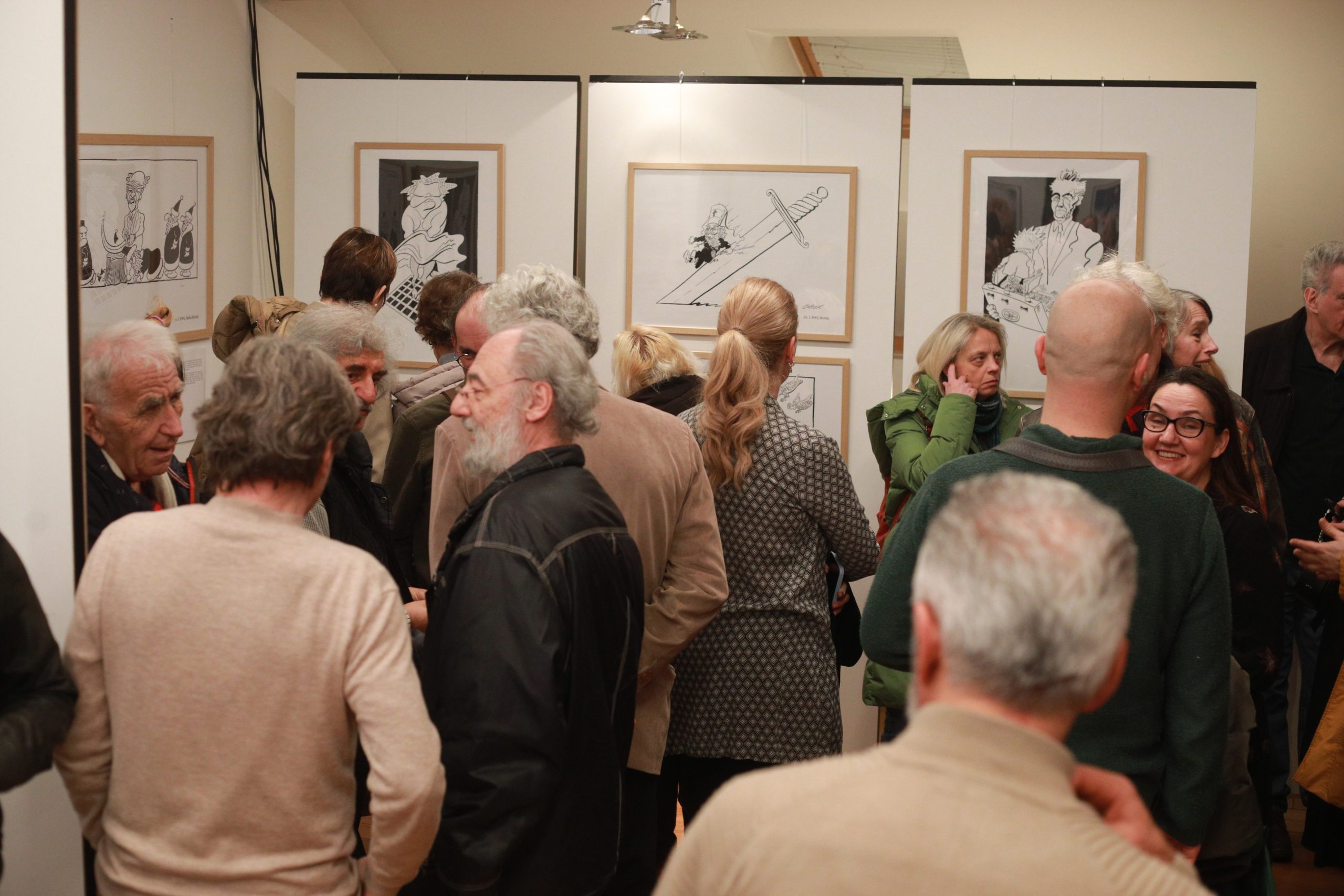 "Koraks je nacionalno blago": Izložba "U nedostatku dokaza" otvorena u Muzeju devedesetih 4 "Koraks je nacionalno blago": Izložba "U nedostatku dokaza" otvorena u Muzeju devedesetih 4