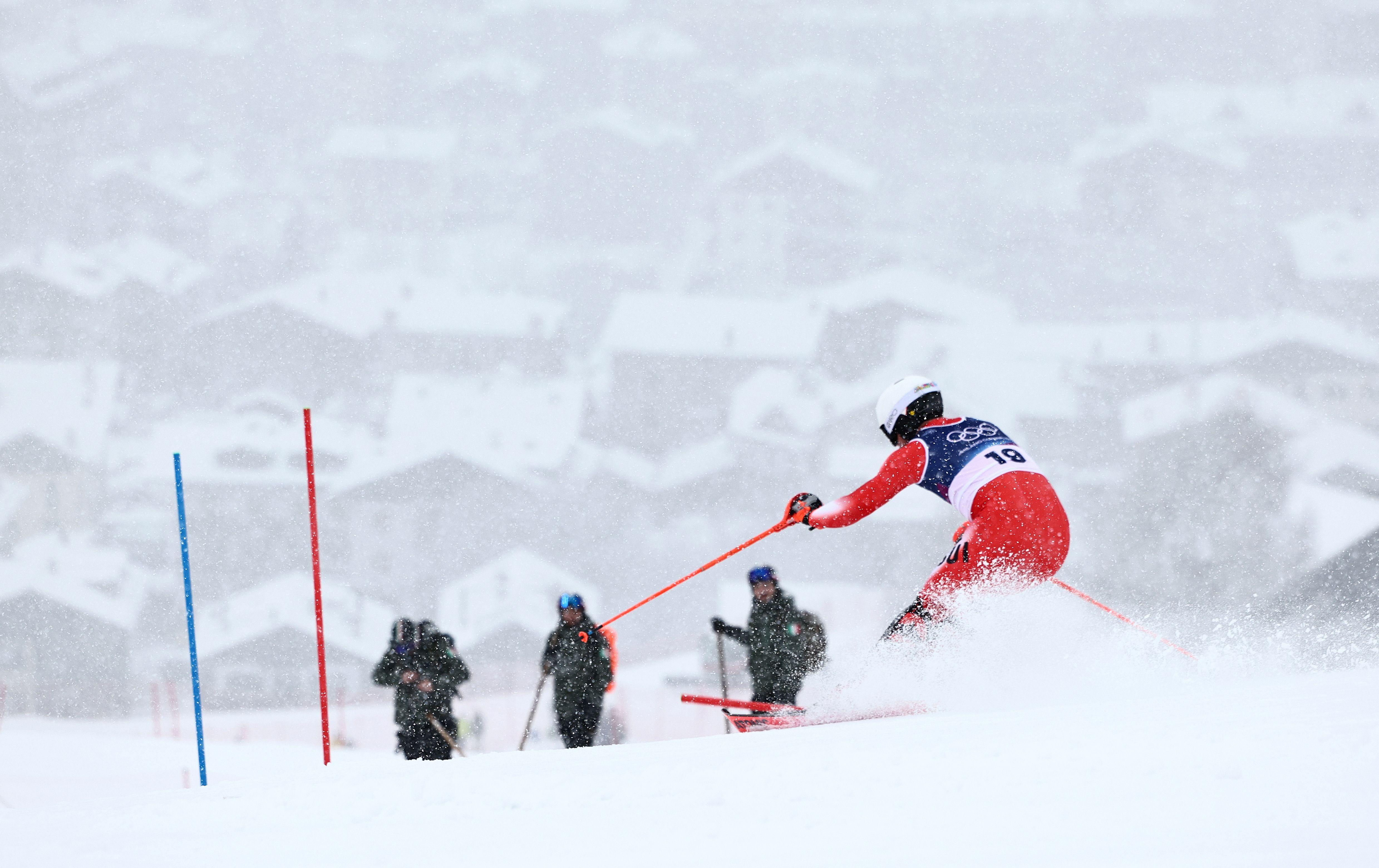 Olimpijski slalom: Padovi, drama i ovacije skijašu sa Haitija 16 skijanje, slalom na zimskim olimpijskim igrama