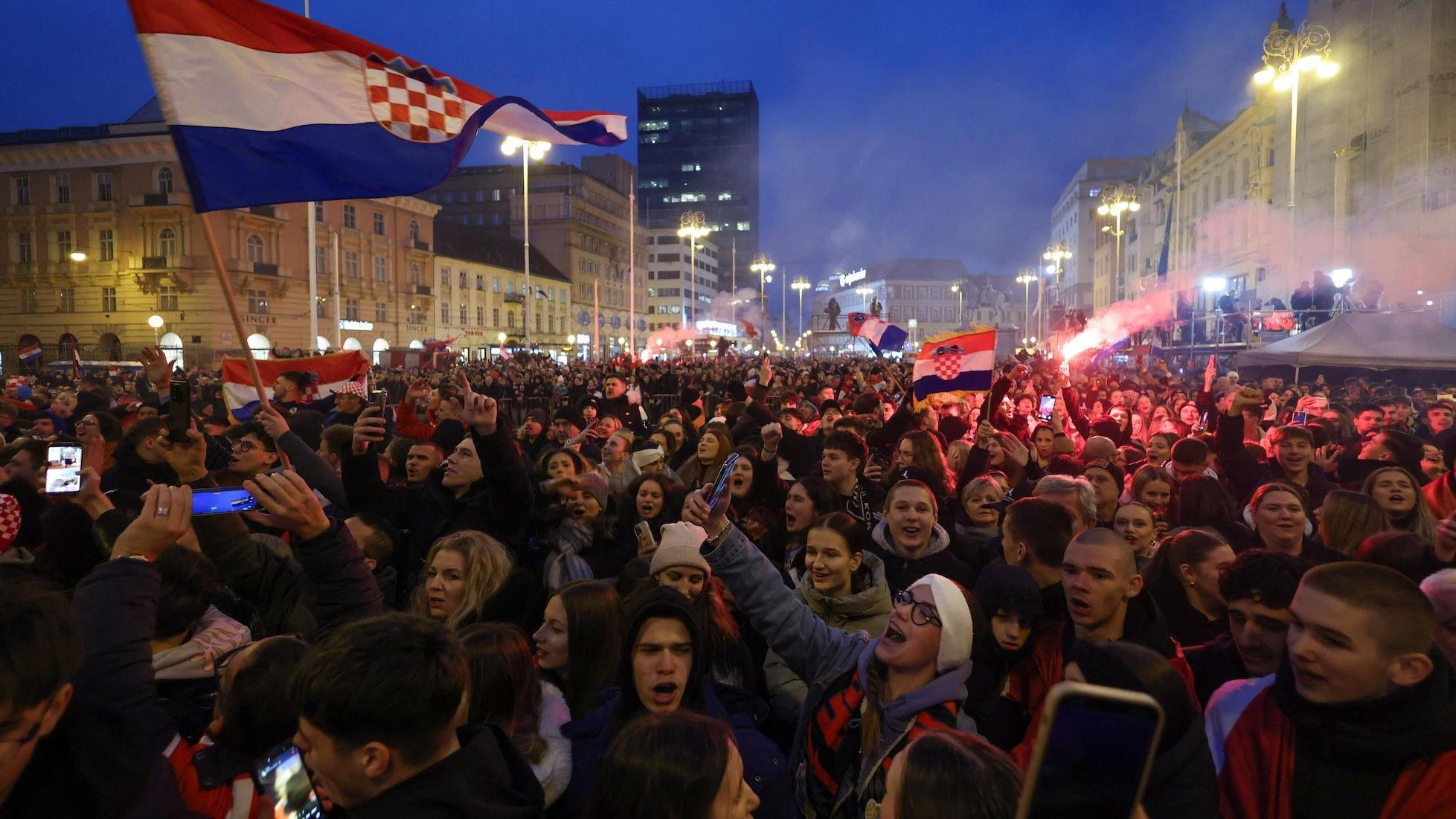 Navijači Hrvatske na Trgu Bana Jelačić