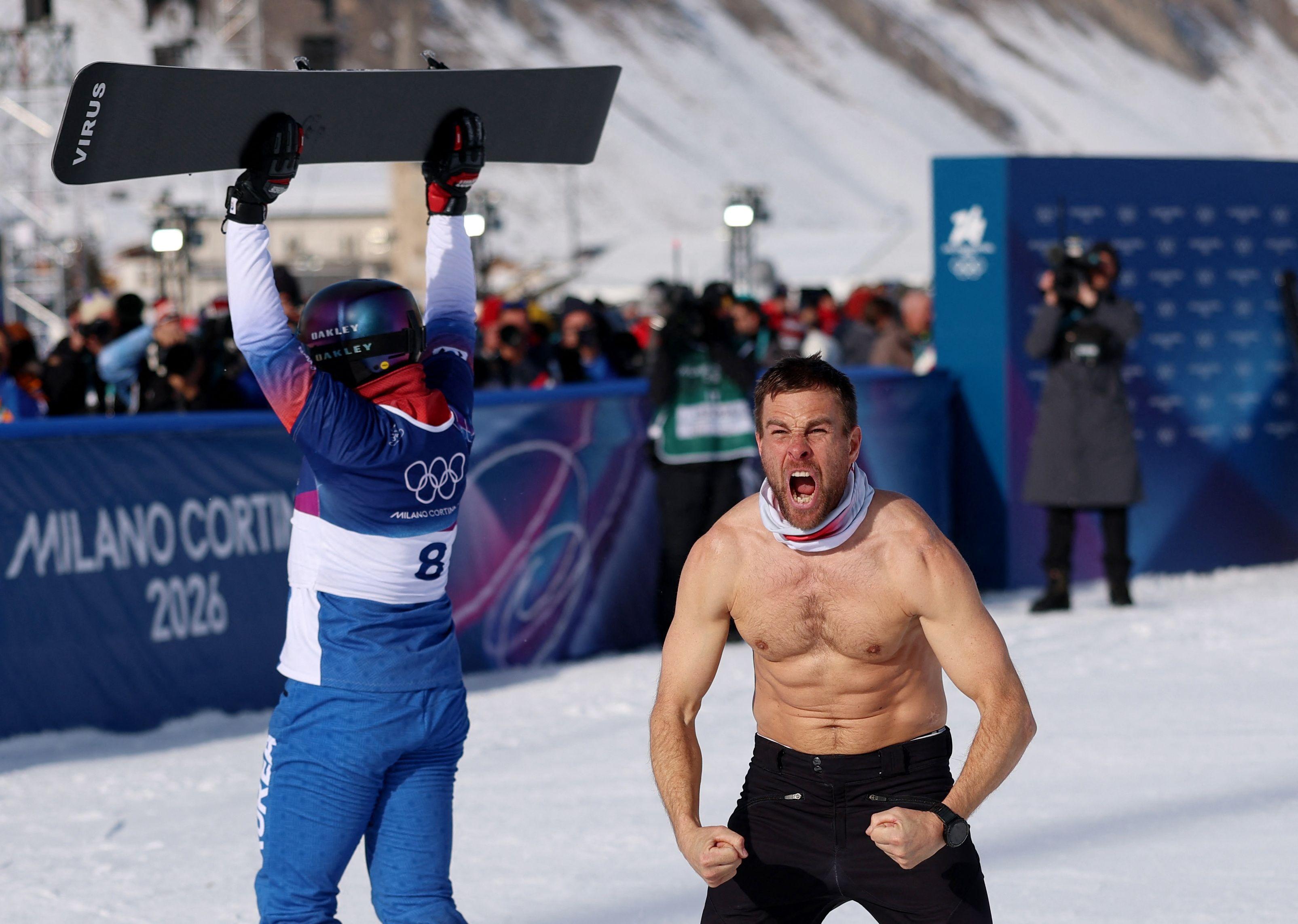 Benjamin Karl iz Austrije slavi osvajanje zlata u finalu paralelnog veleslaloma u muškoj konkurenciji protiv Sangkjuma Kima iz Južne Koreje, bord, zimske olimpijske igre u Italiji
