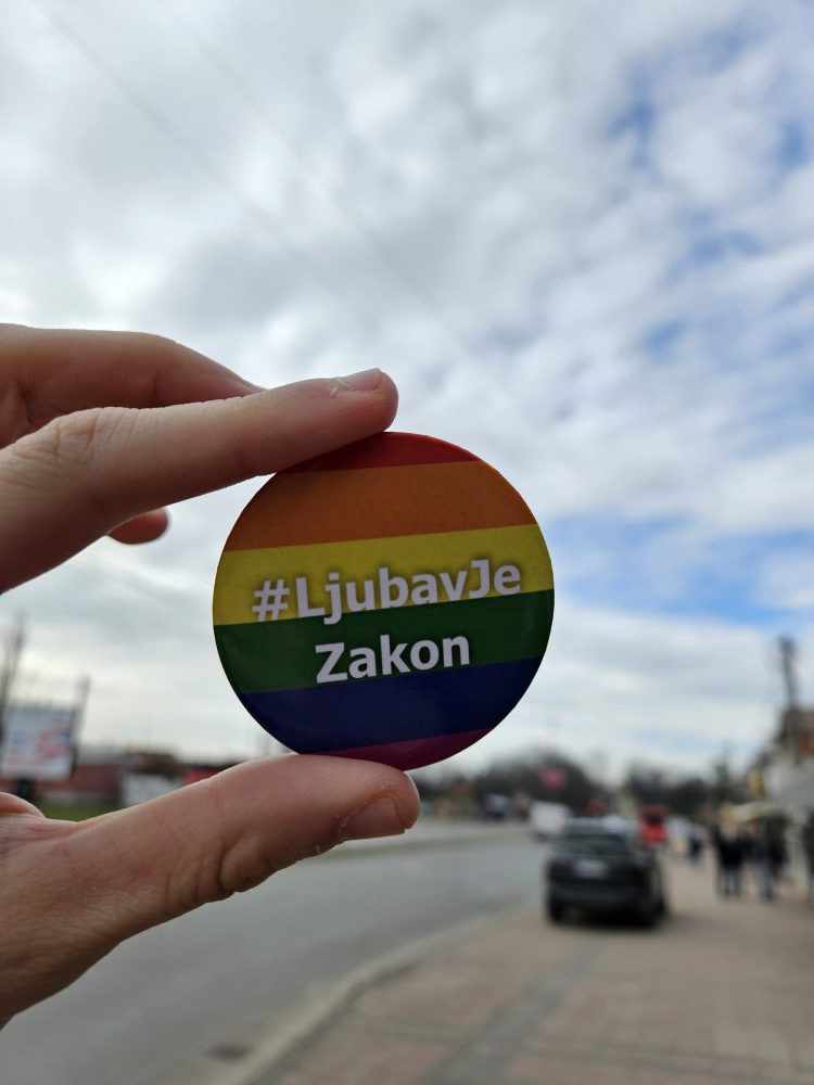 Deci na niškoj hematoonkologiji uručeni humanitarni pokloni: Solidarnost LGBTIQ+ zajednice i Udruženja ,,Kolektiv plus’’ 3