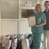 Deci na niškoj hematoonkologiji uručeni humanitarni pokloni: Solidarnost LGBTIQ+ zajednice i Udruženja ,,Kolektiv plus’’ 3