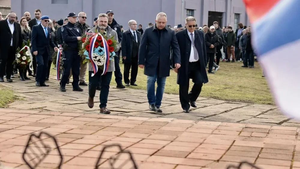 "Nedopustivo je olako korišćenje reči fašista, nacista i ustaša": Studenti i građani obeležili godišnjicu bekstva iz niškog logora "Crveni krst" 2