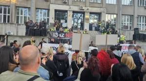 "Bojana Savović, Zdenko Tomanović i Rodoljub Šabić su stručnjaci, ali i politički akteri": Dekan niškog Pravnog fakulteta o otkazivanju tribine o vladavini prava 13