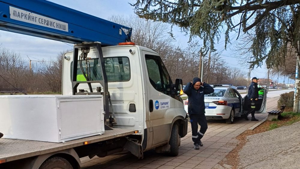 Napeto, prisutna policija, izbio i požar: Grad Niš nastavlja da uklanja kablove, pa i stubove operatora Jotel koji emituje N1 i Novu S