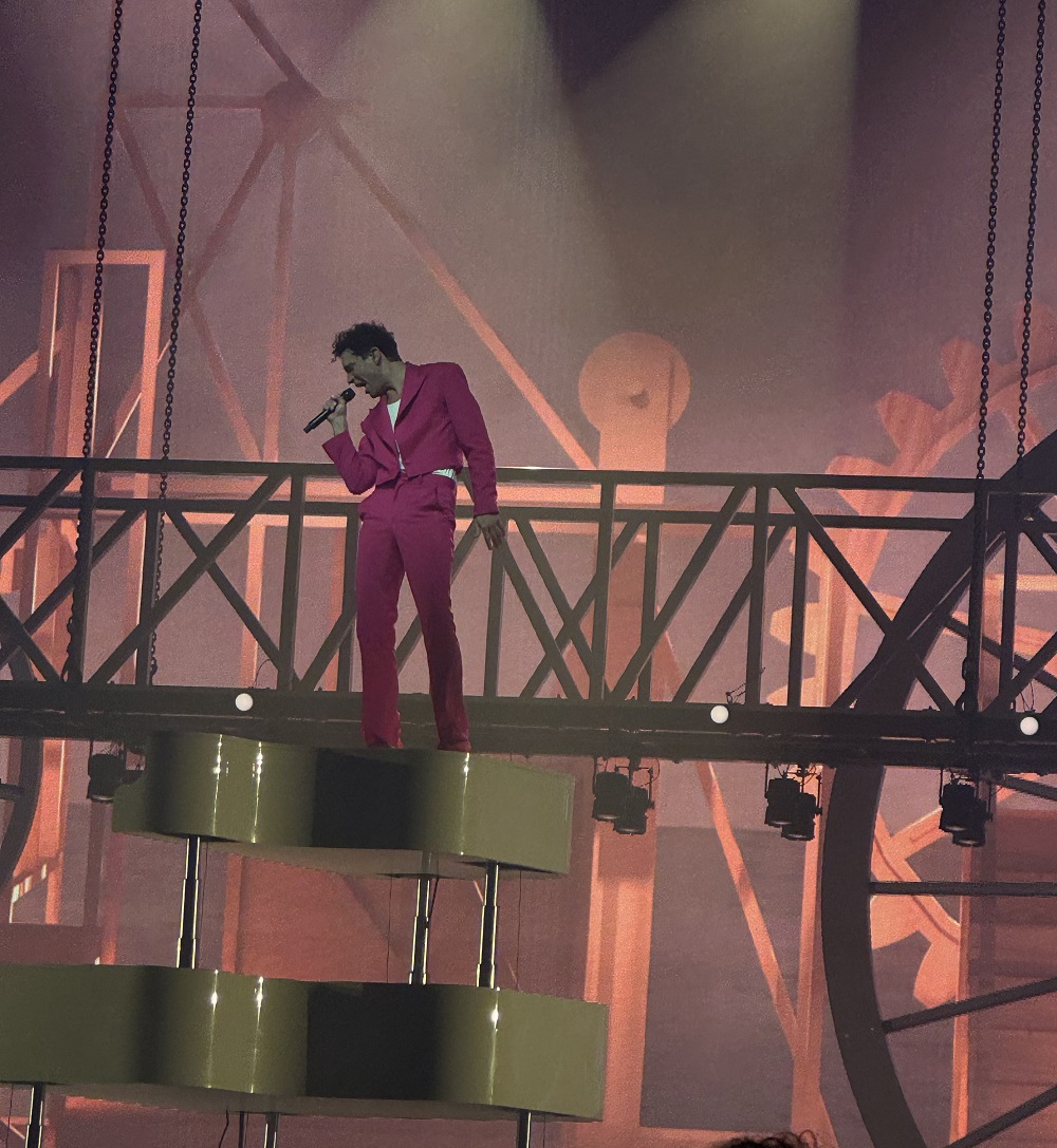 Strazbur na nogama: Mika spojio energiju, falset i scenski šarm 1