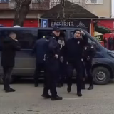 Policajac u Kuli vikao na ekipu TV Nova, branio im da snimaju: "Udaljite se odavde!"(VIDEO) 16