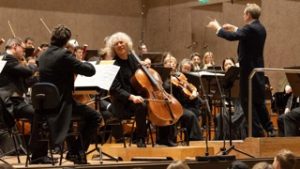 Štrausov "Don Kihot" kao poetski sanjar: Simfonijski orkestar Bavarskog radija sa violončelistom Stivenom Iserlisom i sa gostom dirigentom Danijelom Hardingom 3 Štrausov "Don Kihot" kao poetski sanjar: Simfonijski orkestar Bavarskog radija sa violončelistom Stivenom Iserlisom i sa gostom dirigentom Danijelom Hardingom 3