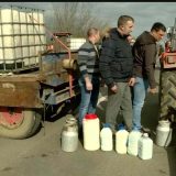 Proizvođači mleka blokirali Ibarsku magistralu, traže zaštitu domaćeg mleka 5