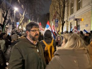 “Nećemo dozvoliti fašizaciju društva”: Radomir Lazović sa ulice na kojoj se dva kordona policije isprečilo između antifašista i neonacista 6