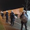 BLOG Protesti širom Srbije večeras zbog nasilja u Novom Sadu i napada SNS aktivista na studente: Završen protest u BGD, policija presreće i hapsi studente (VIDEO, FOTO) 8