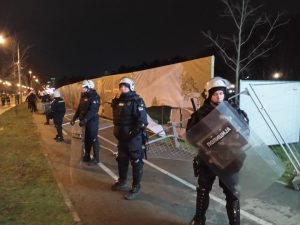 BLOG Protesti širom Srbije večeras zbog nasilja u Novom Sadu i napada SNS aktivista na studente: Završen protest u BGD, policija presreće i hapsi studente (VIDEO, FOTO) 2