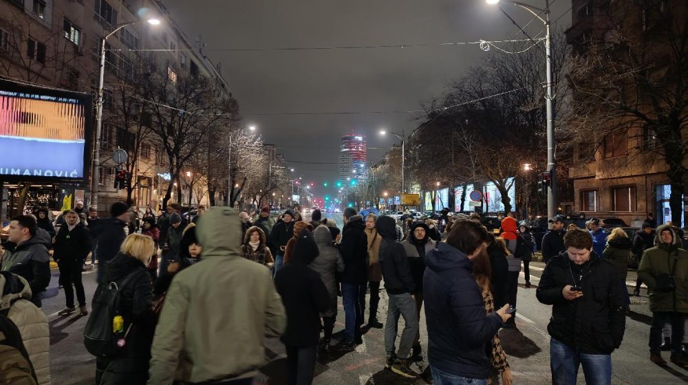 Dve bokade ulica u Beogradu: Krenula protestna šetnja ka Palati Srbija 11