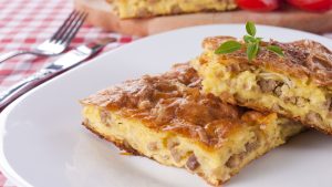 Domaća pita sa mesom kao iz pekare – sočna, mirisna i hrskava 2 pita