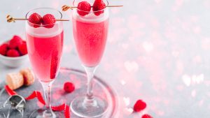 Osvežavajući koktel od džina i malina - kao stvoren za Dan zaljubljenih 17 koktel
