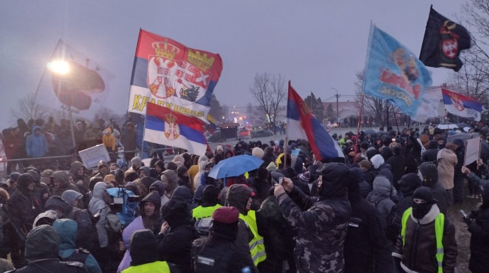 UŽIVO Uzvicima "Ustanak, ustanak" počeo skup u Orašcu (FOTO, VIDEO) 8