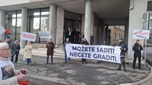 Skupština grada Novog Sada: Odbornici o crkvi kod Štranda i osudi policijske brutalnosti nad građanima i studentima 11