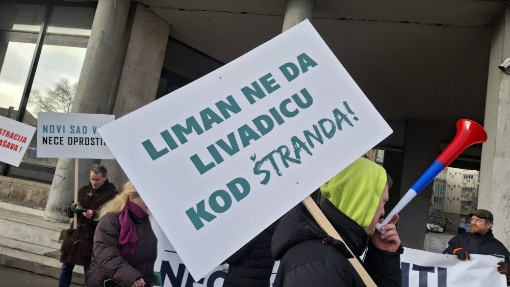 Protest stanovnika Limana u Novom Sadu: "Emotivno i duhovno nas ucenjuju, nismo protiv izgradnje crkve, nego uništavanja poslednje zelene površine" 2