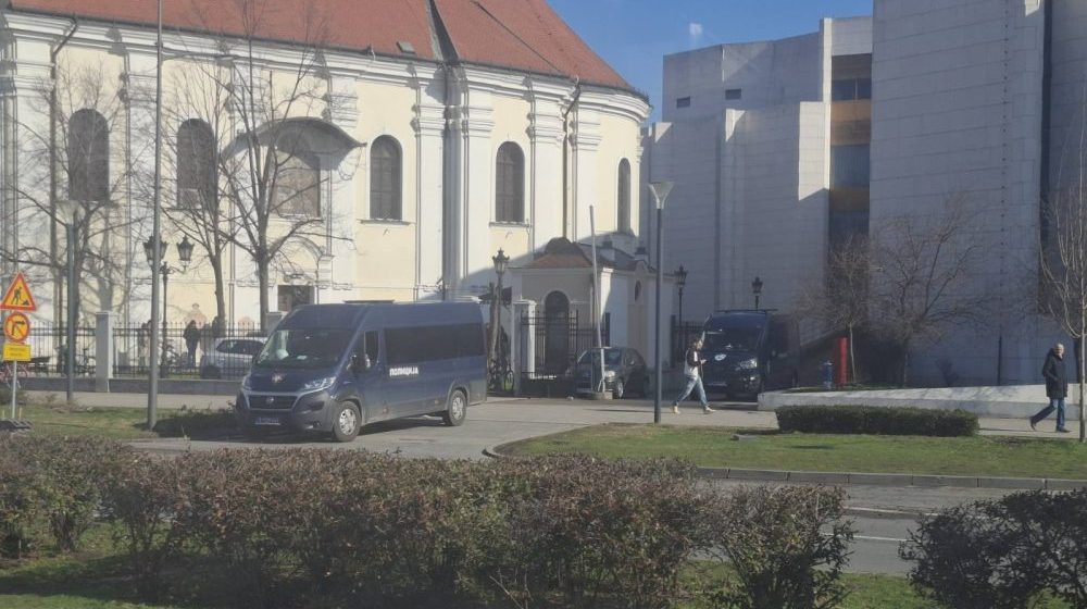 Policija u centru Novog Sada, studenti pozvali na skup u 18.30 ispred Srpskog narodnog pozorišta 1