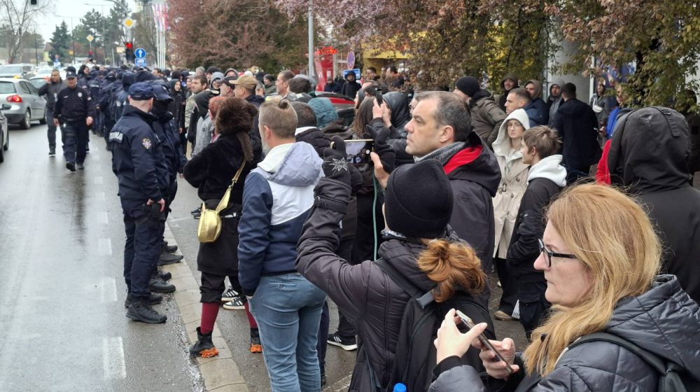 SNS optužila "blokadersku listu" da na najgrublji način uznemirava, provocira i preti građanima 1