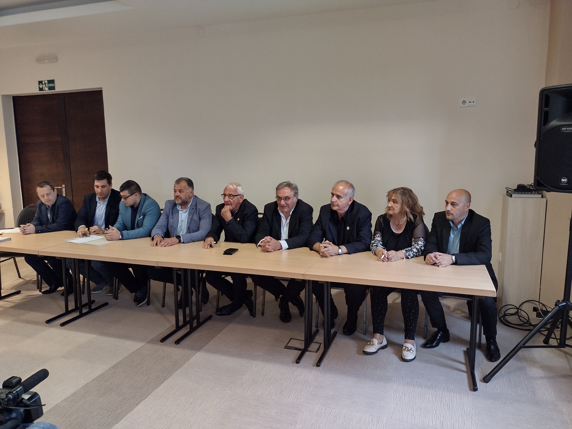 Danas saznaje: Večeras prva sednica nedavno formiranog Saveta parlamentarne opozicije Kragujevca 2 Danas saznaje: Večeras prva sednica nedavno formiranog Saveta parlamentarne opozicije Kragujevca 2