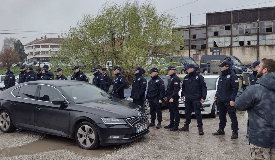 Šta pokazuje izveštaj Instituta za borbu protiv korupcije "Kareja" o postupanju policije na dan izbora? 1